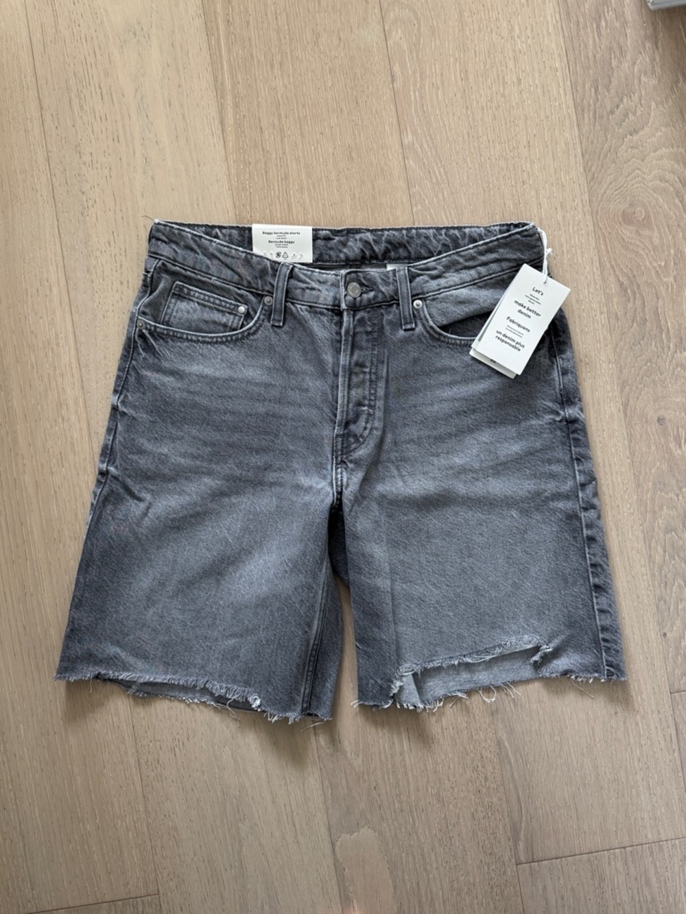 H&M Gray Wash Denim Baggy Bermuda Shorts Size 6